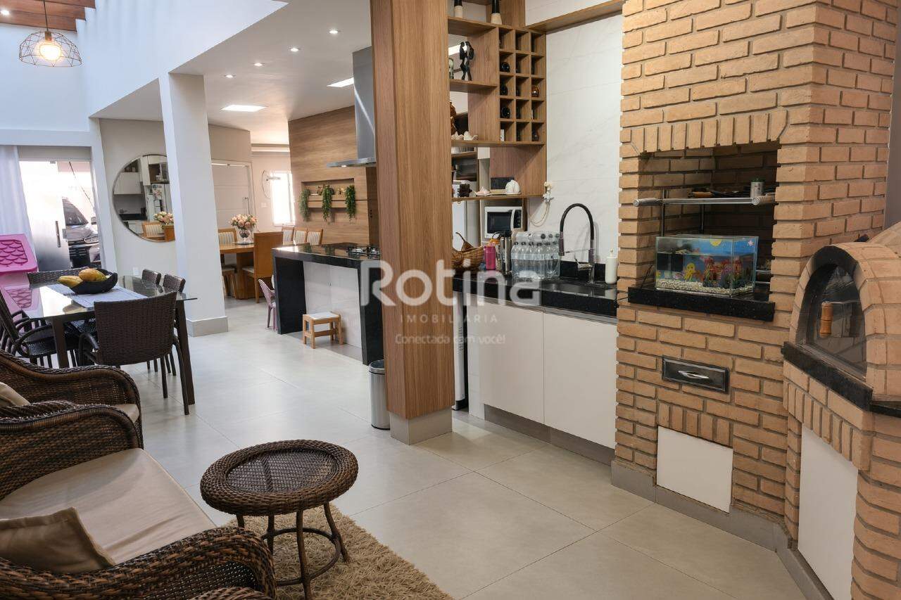 Casa à venda, 4 quartos em Uberlândia no bairro Santa Rosa no valor de R$ 790.000,00 - Rotina Imobiliária: 