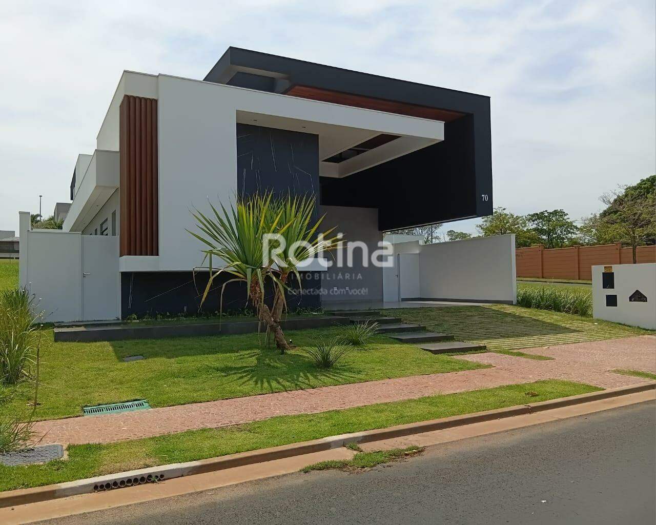 Casa Condomínio Fechado à venda, em Uberlândia no bairro Granja Marileusa no valor de R$ 4.250.000,00 - Rotina Imobiliária: 