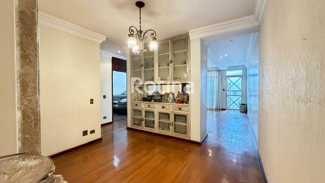 Casa Comercial à venda, 3 quartos em Uberlândia no bairro Centro no valor de R$ 1.000.000,00 - Rotina Imobiliária: 