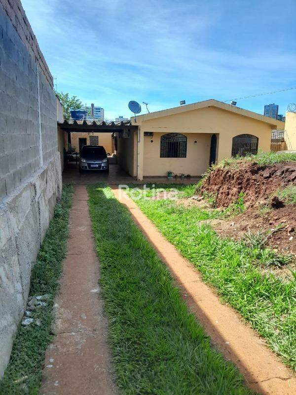 Casa à venda, 3 quartos em Uberlândia no bairro Osvaldo Rezende no valor de R$ 800.000,00 - Rotina Imobiliária: 
