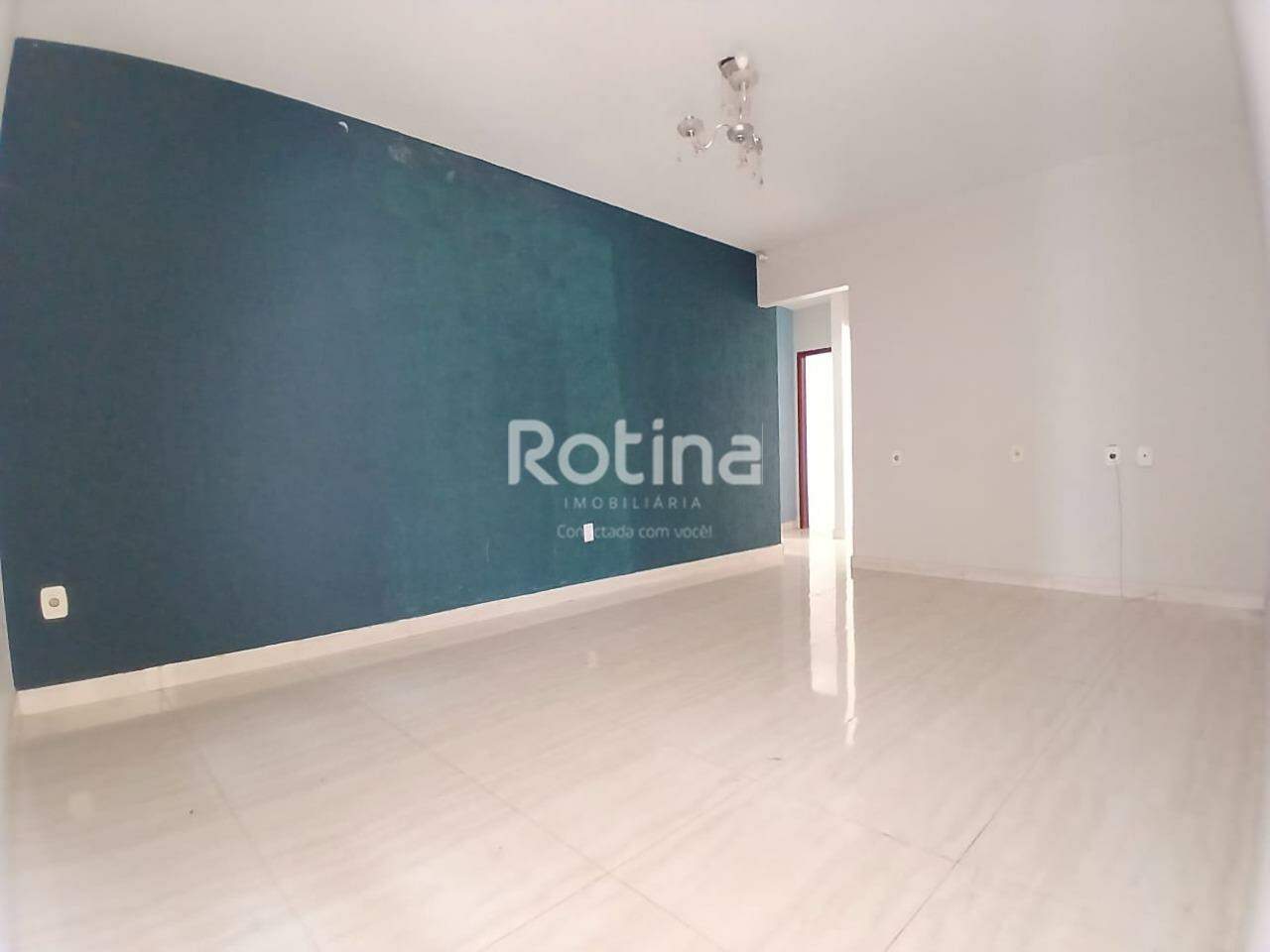 Casa para alugar, 4 quartos em Uberlândia no bairro Nossa Senhora das Graças no valor de R$ 2.200,00 - Rotina Imobiliária: 