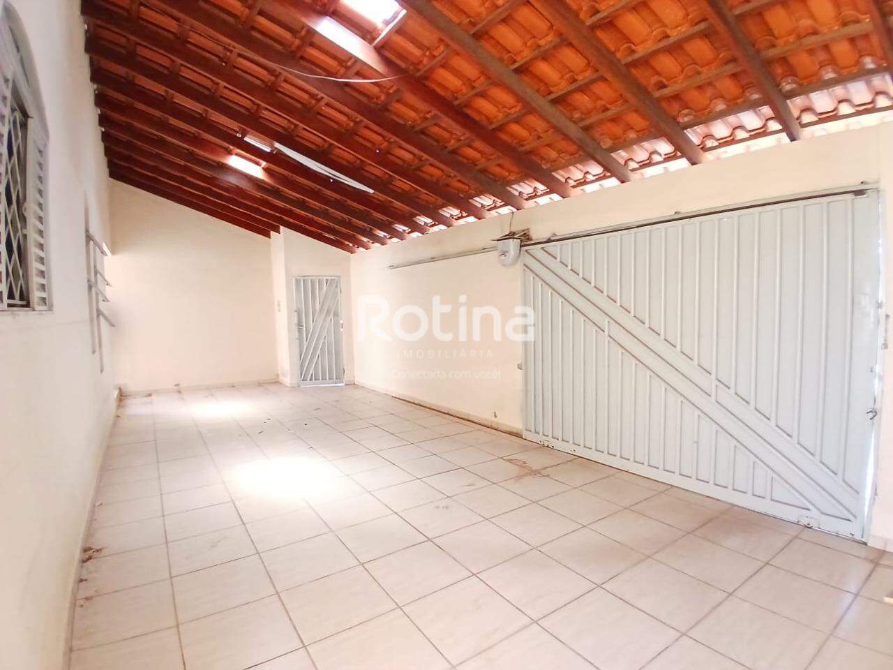 Casa para alugar, 4 quartos em Uberlândia no bairro Nossa Senhora das Graças no valor de R$ 2.200,00 - Rotina Imobiliária: 
