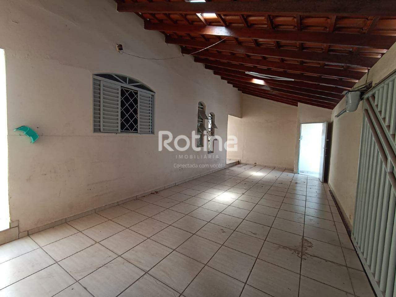 Casa à venda, 3 quartos em Uberlândia no bairro Nossa Senhora das Graças no valor de R$ 450.000,00 - Rotina Imobiliária: 