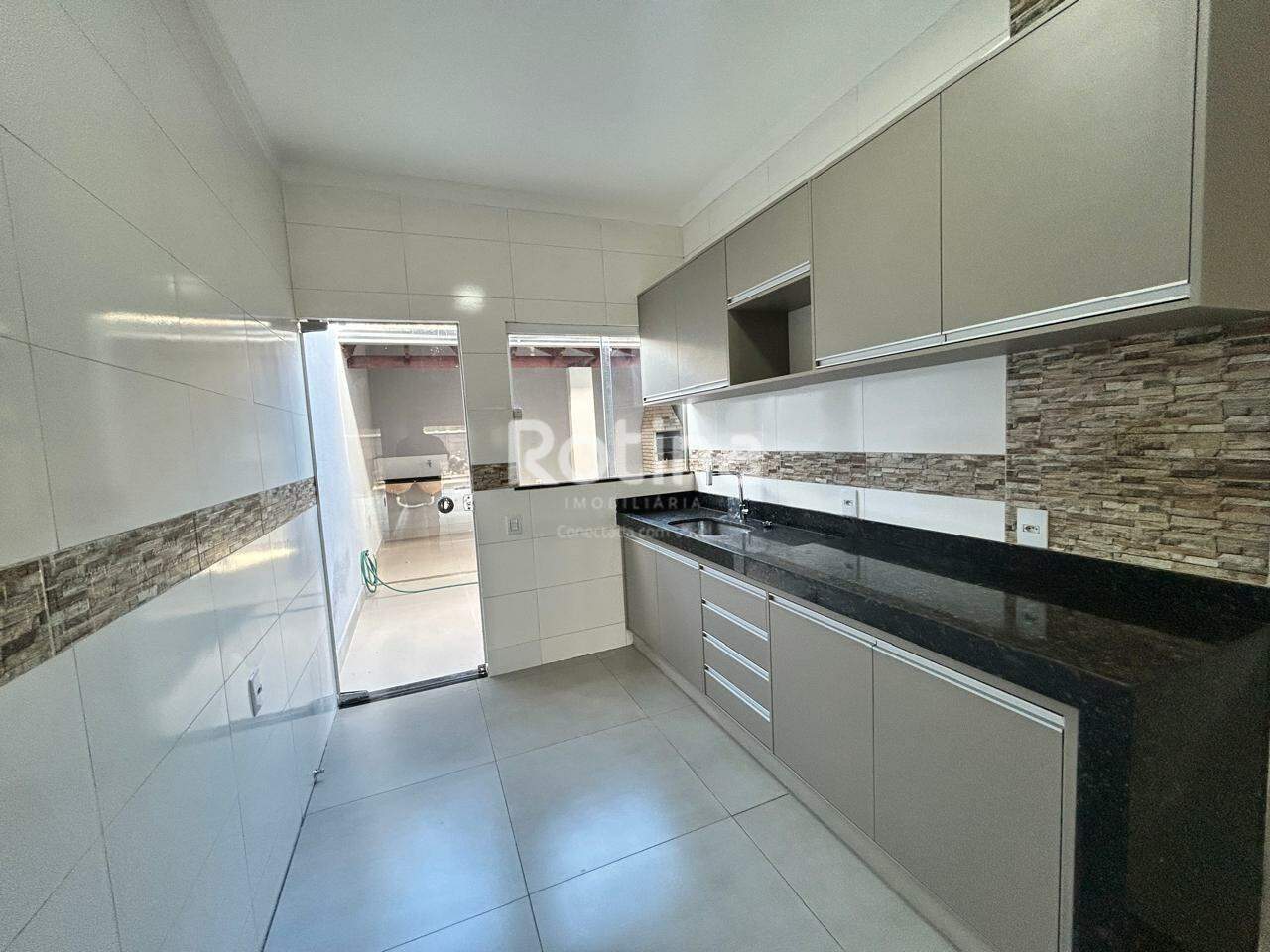 Casa à venda, 2 quartos em Uberlândia no bairro Shopping Park no valor de R$ 350.000,00 - Rotina Imobiliária: 