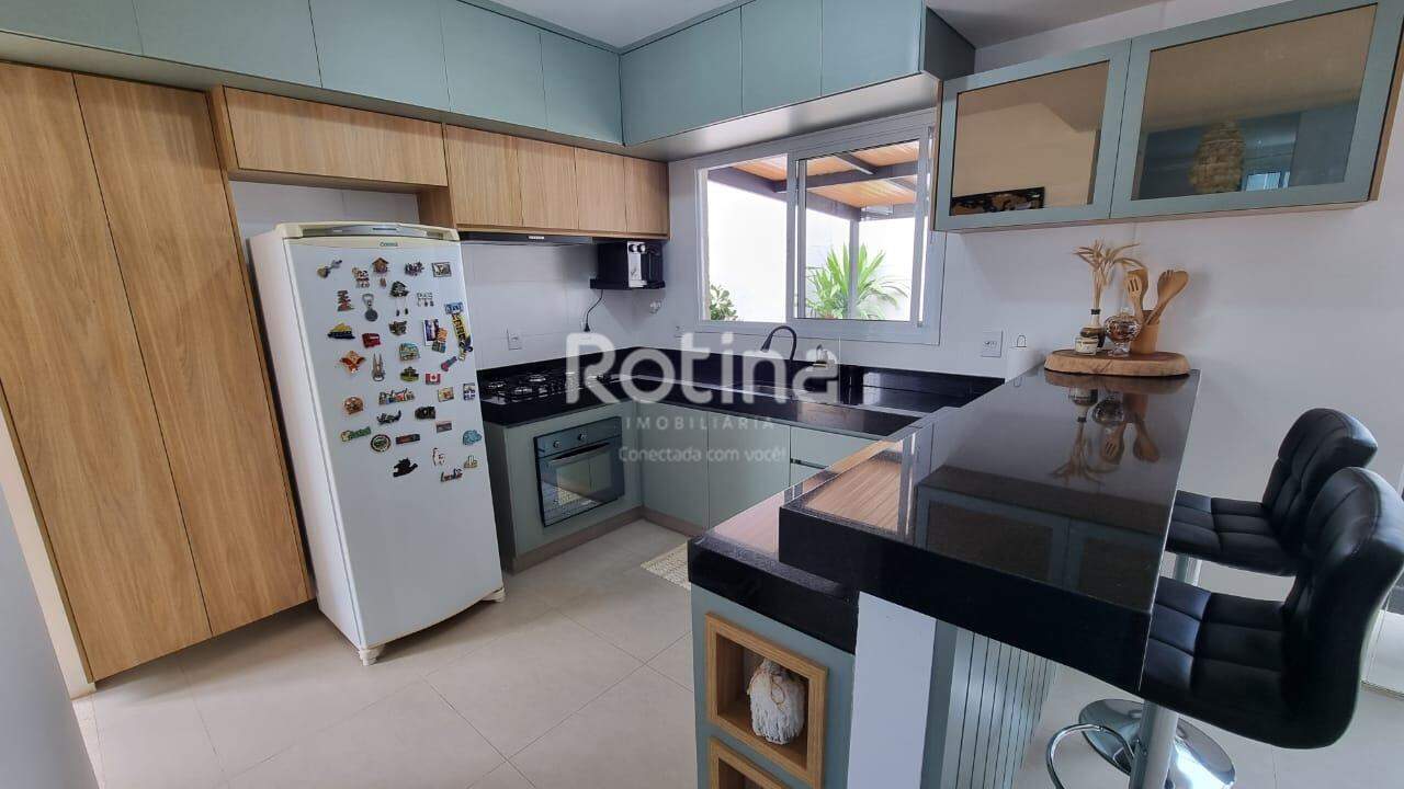Casa Condomínio Fechado para alugar, 3 quartos em Uberlândia no bairro Bosque dos Buritis no valor de R$ 4.500,00 - Rotina Imobiliária: 