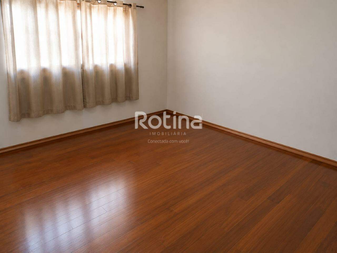 Casa à venda, 3 quartos em Uberlândia no bairro Tabajaras no valor de R$ 850.000,00 - Rotina Imobiliária: 