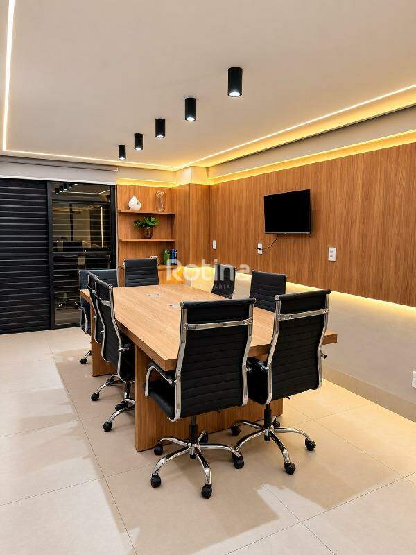 Apartamento para alugar, 1 quarto em Uberlândia no bairro Santa Mônica no valor de R$ 2.900,00 - Rotina Imobiliária: 
