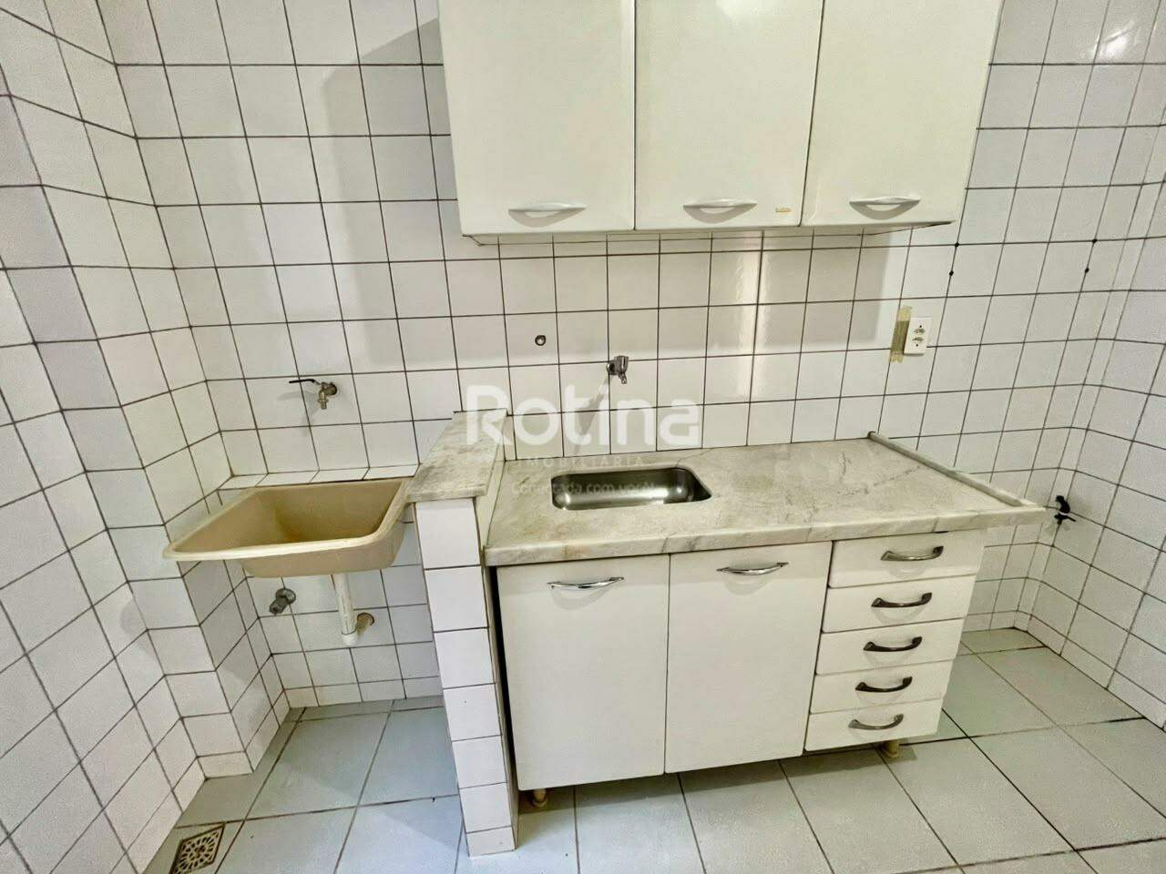 Apartamento à venda, 2 quartos em Uberlândia no bairro Cazeca no valor de R$ 240.000,00 - Rotina Imobiliária: 