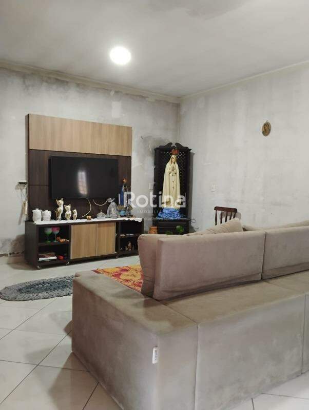 Casa à venda, 3 quartos em Uberlândia no bairro São Jorge no valor de R$ 560.000,00 - Rotina Imobiliária: 