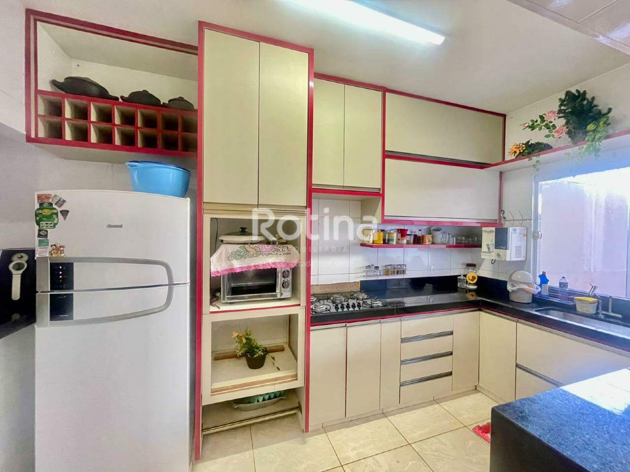 Casa à venda, 3 quartos em Uberlândia no bairro Novo Mundo no valor de R$ 420.000,00 - Rotina Imobiliária: 