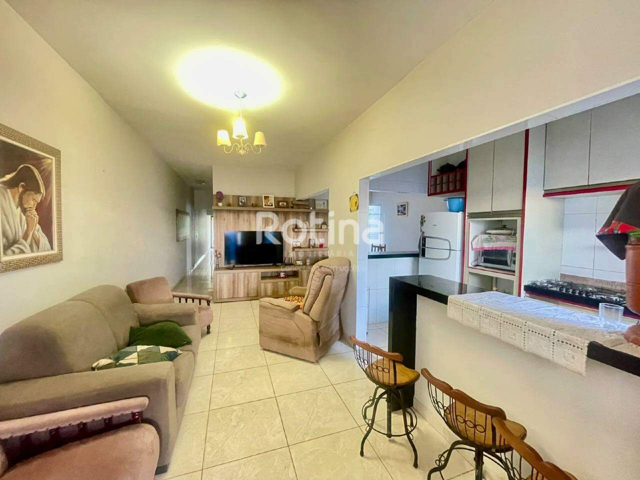 Casa à venda, 3 quartos em Uberlândia no bairro Novo Mundo no valor de R$ 420.000,00 - Rotina Imobiliária: 