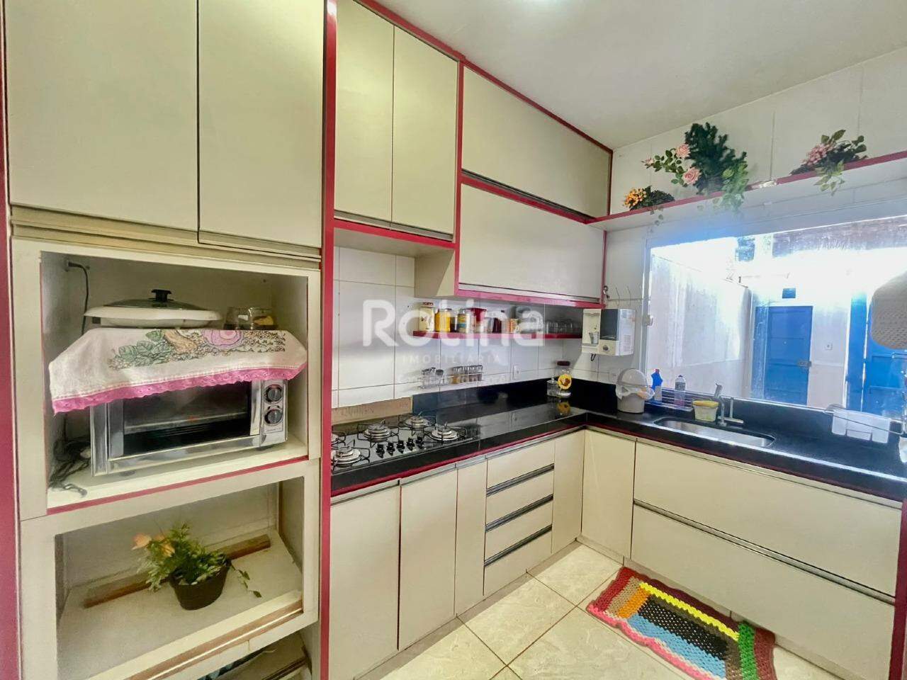 Casa à venda, 3 quartos em Uberlândia no bairro Novo Mundo no valor de R$ 420.000,00 - Rotina Imobiliária: 
