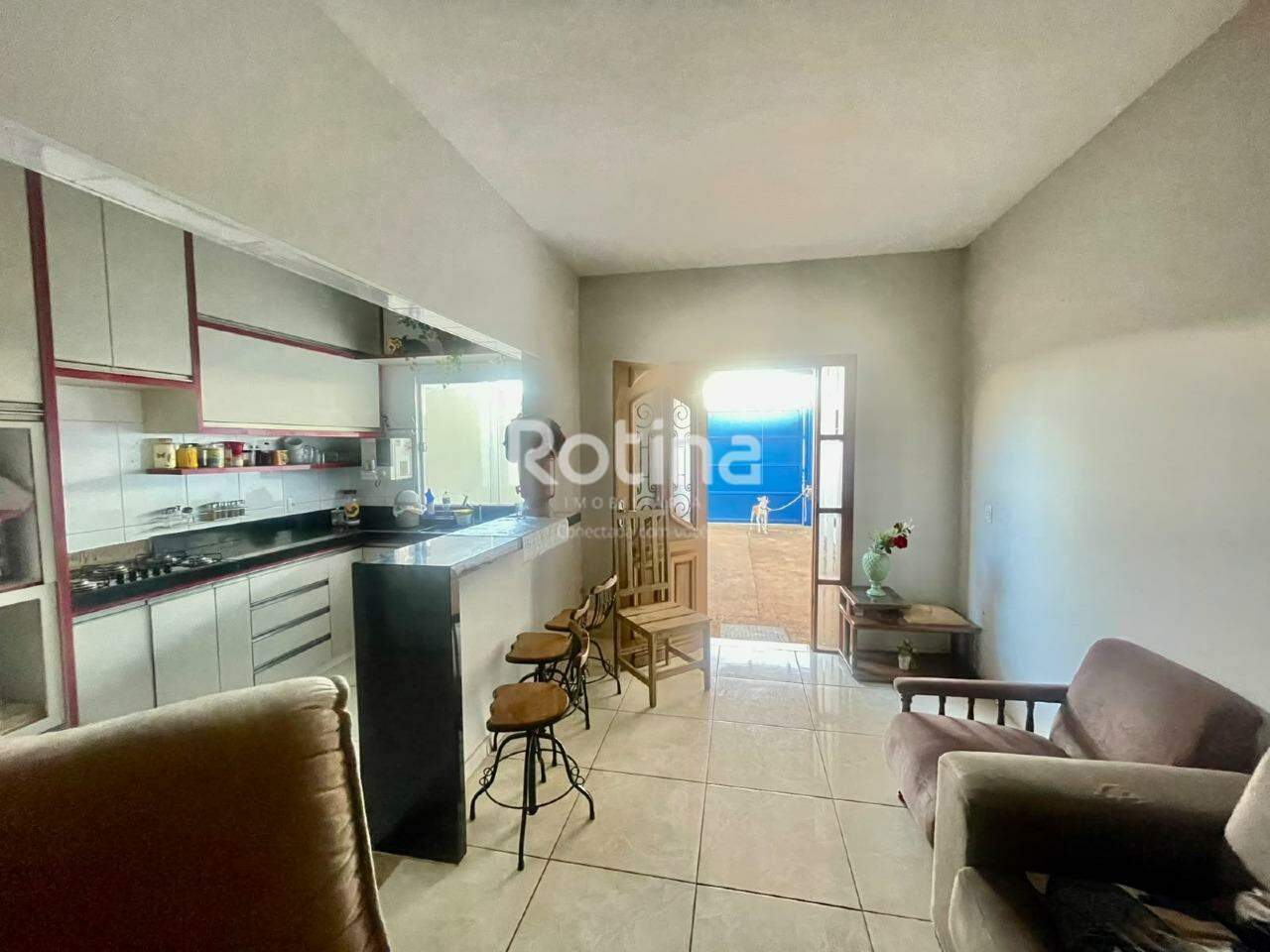Casa à venda, 3 quartos em Uberlândia no bairro Novo Mundo no valor de R$ 420.000,00 - Rotina Imobiliária: 