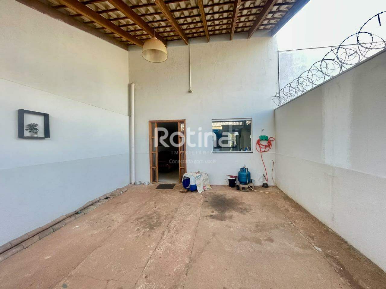 Casa à venda, 3 quartos em Uberlândia no bairro Novo Mundo no valor de R$ 420.000,00 - Rotina Imobiliária: 
