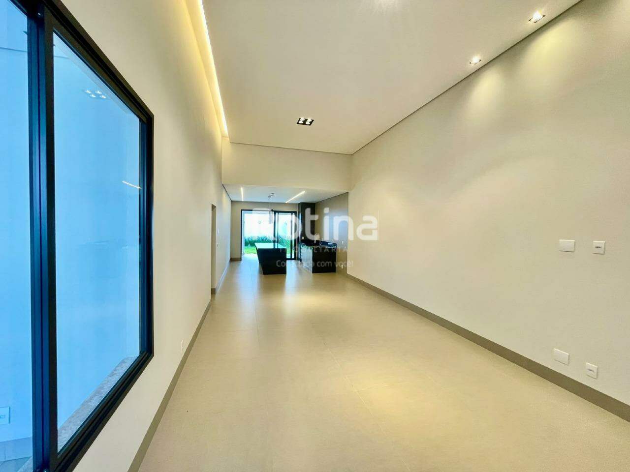 Casa para alugar, 3 quartos em Uberlândia no bairro Novo Mundo no valor de R$ 9.000,00 - Rotina Imobiliária: 
