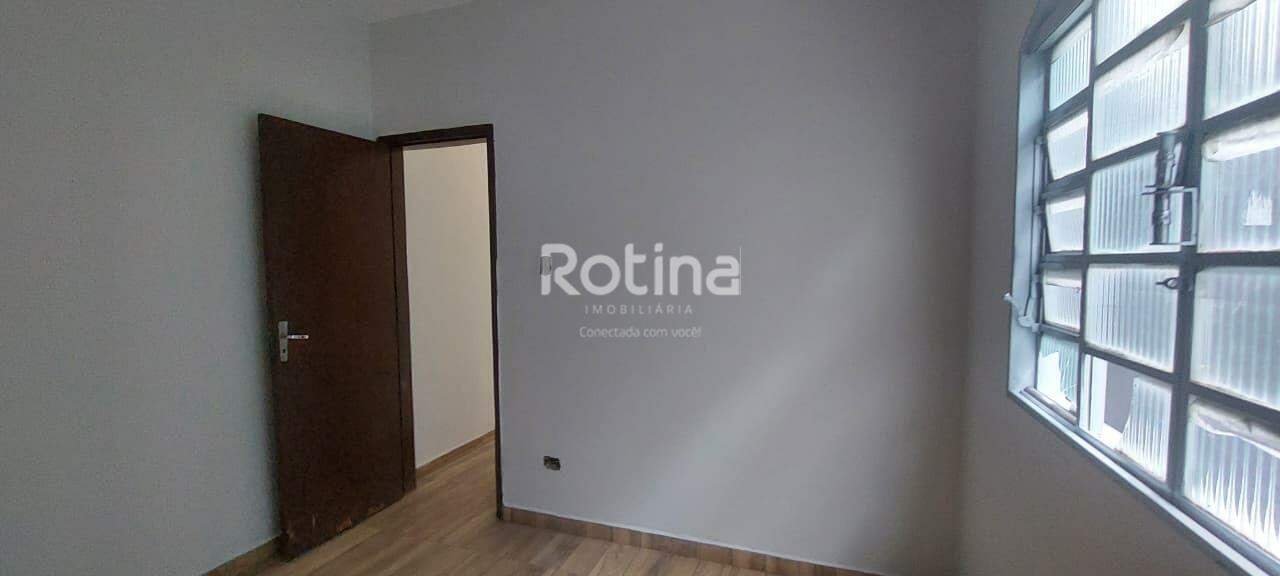 Casa para alugar, 3 quartos em Uberlândia no bairro Nossa Senhora Aparecida no valor de R$ 2.700,00 - Rotina Imobiliária: 