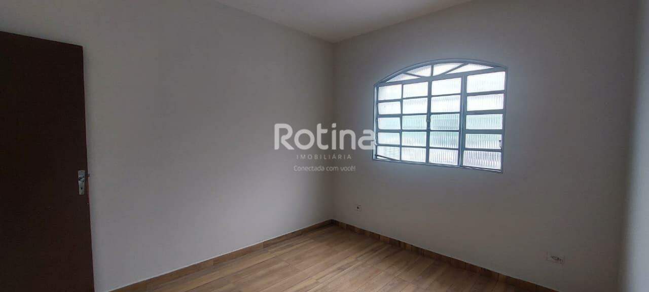 Casa para alugar, 3 quartos em Uberlândia no bairro Nossa Senhora Aparecida no valor de R$ 2.700,00 - Rotina Imobiliária: 