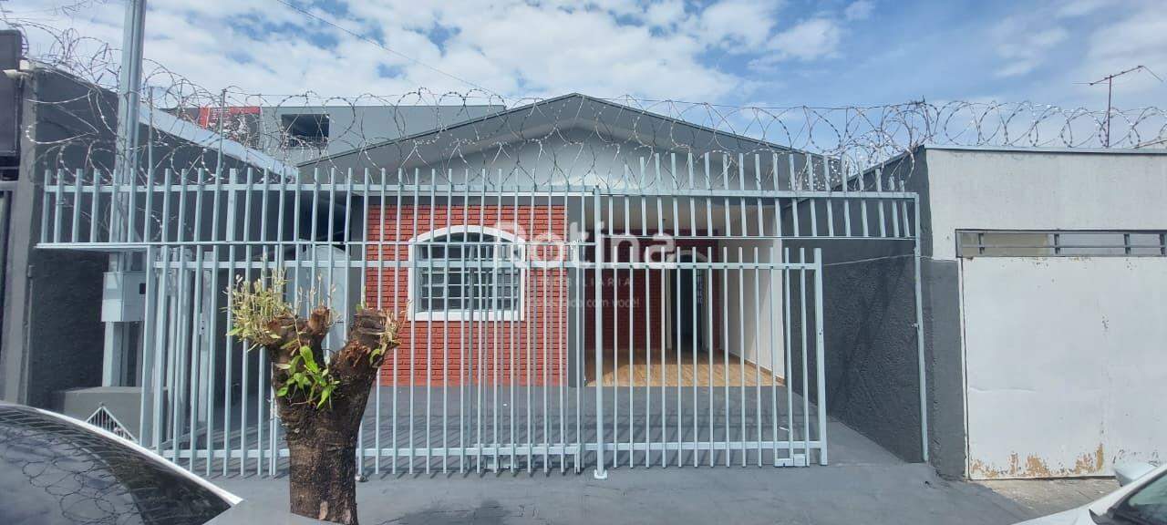 Casa para alugar, 3 quartos em Uberlândia no bairro Nossa Senhora Aparecida no valor de R$ 2.700,00 - Rotina Imobiliária: 