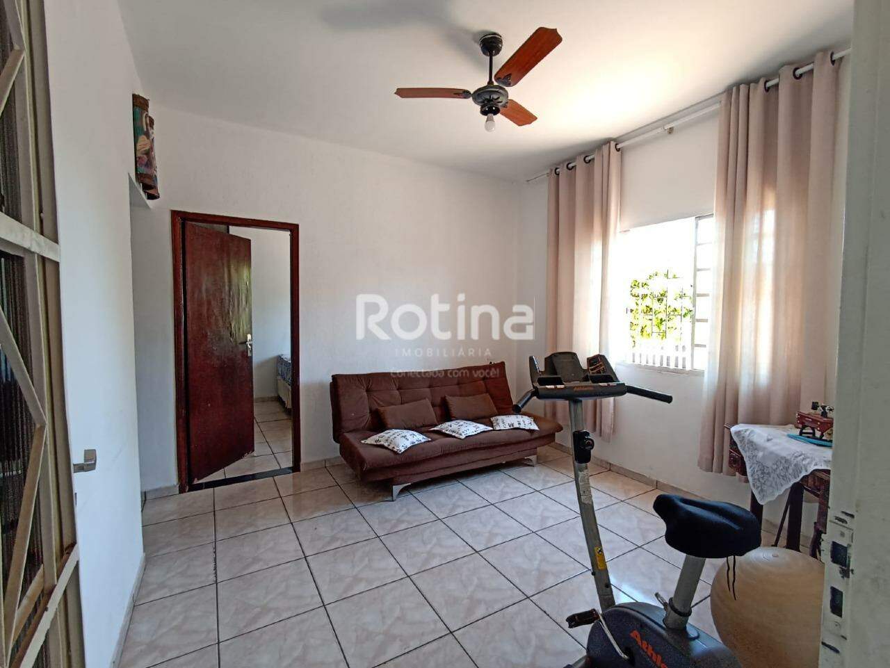 Casa à venda, 8 quartos em Uberlândia no bairro Osvaldo Rezende no valor de R$ 550.000,00 - Rotina Imobiliária: 