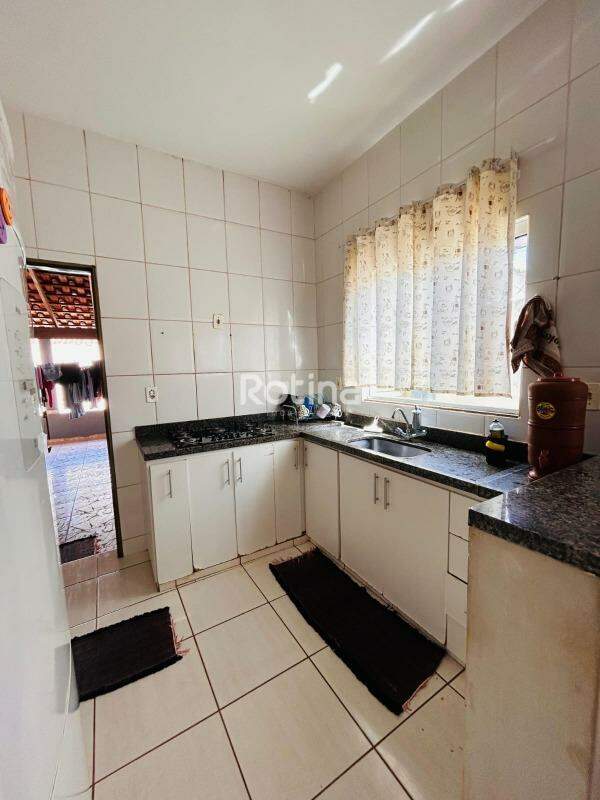 Casa à venda, 3 quartos em Uberlândia no bairro São Jorge no valor de R$ 430.000,00 - Rotina Imobiliária: 
