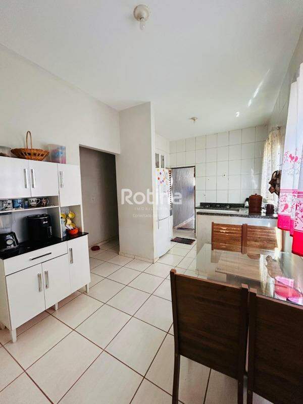 Casa à venda, 3 quartos em Uberlândia no bairro São Jorge no valor de R$ 430.000,00 - Rotina Imobiliária: 