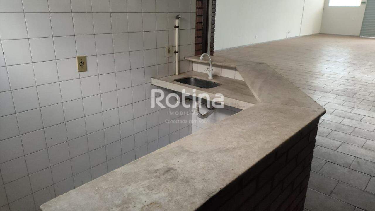 Comercial para alugar, em Uberlândia no bairro Martins no valor de R$ 7.000,00 - Rotina Imobiliária: 