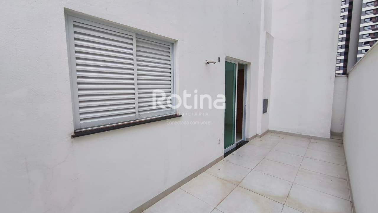 Apartamento à venda, 3 quartos em Uberlândia no bairro Santa Mônica no valor de R$ 650.000,00 - Rotina Imobiliária: Varanda da sala
