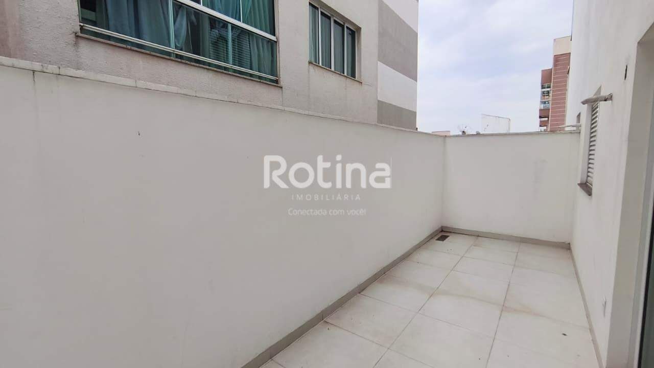 Apartamento à venda, 3 quartos em Uberlândia no bairro Santa Mônica no valor de R$ 650.000,00 - Rotina Imobiliária: Varanda da sala