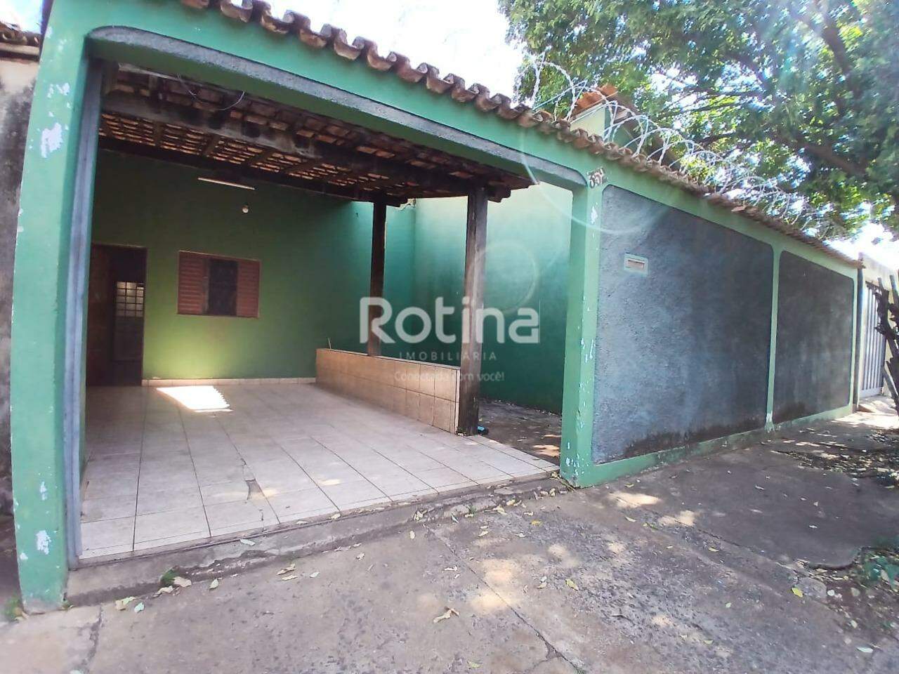 Casa para alugar, 3 quartos em Uberlândia no bairro Laranjeiras no valor de R$ 1.500,00 - Rotina Imobiliária: 