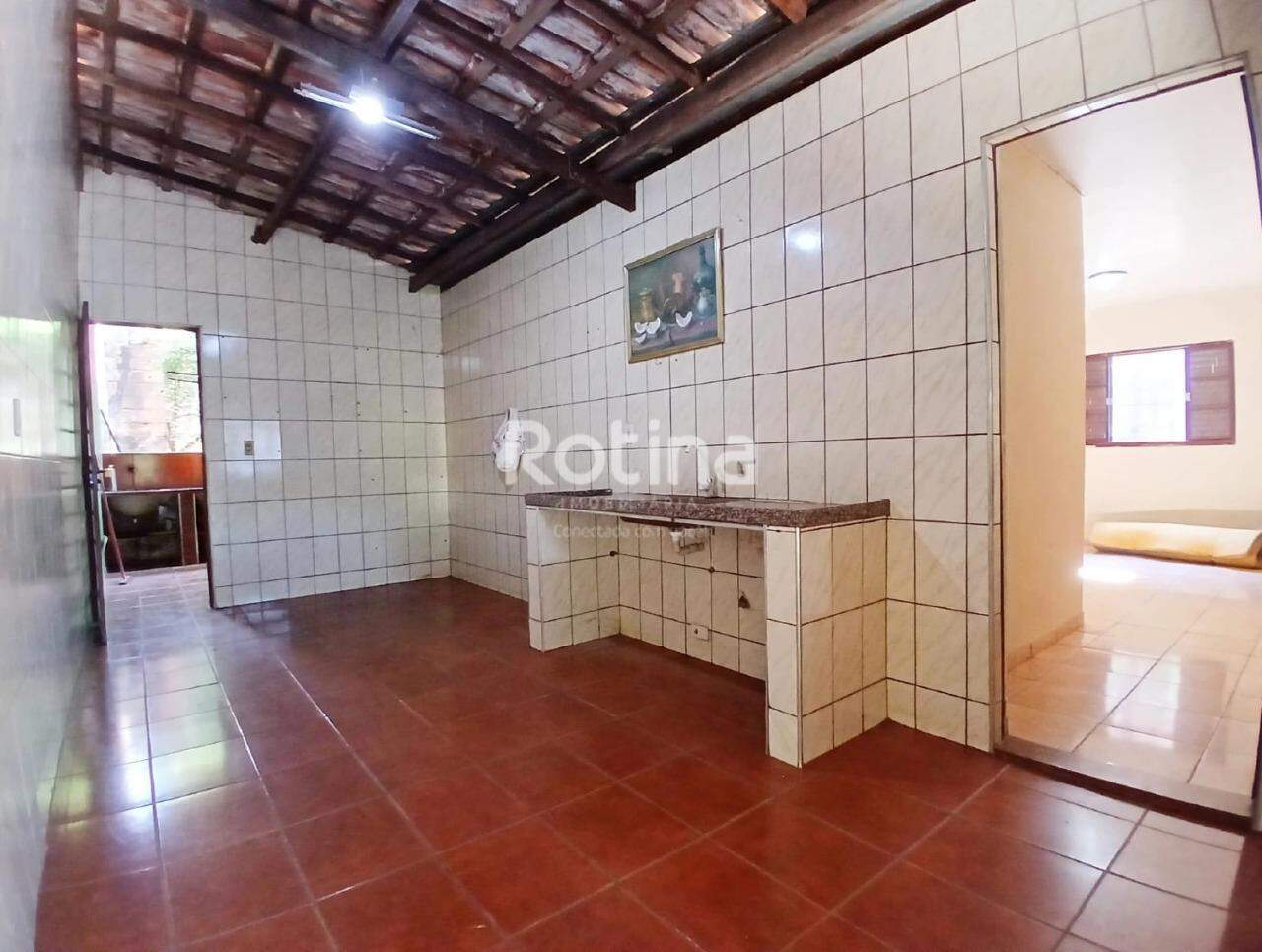 Casa para alugar, 3 quartos em Uberlândia no bairro Laranjeiras no valor de R$ 1.500,00 - Rotina Imobiliária: 