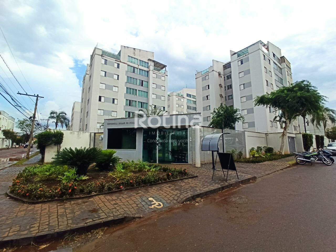 Apartamento para alugar, 3 quartos em Uberlândia no bairro Tubalina no valor de R$ 2.300,00 - Rotina Imobiliária: 