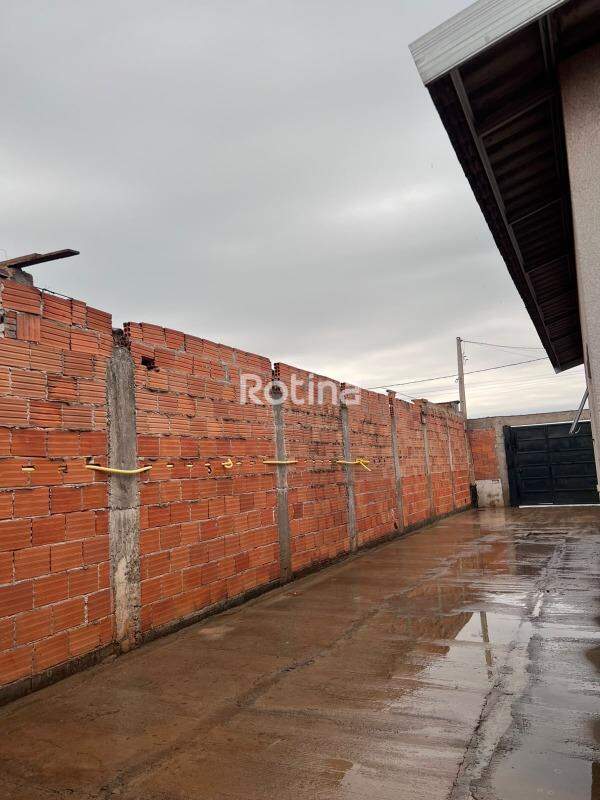 Casa para alugar, 2 quartos em Uberlândia no bairro Mansour III no valor de R$ 1.100,00 - Rotina Imobiliária: 