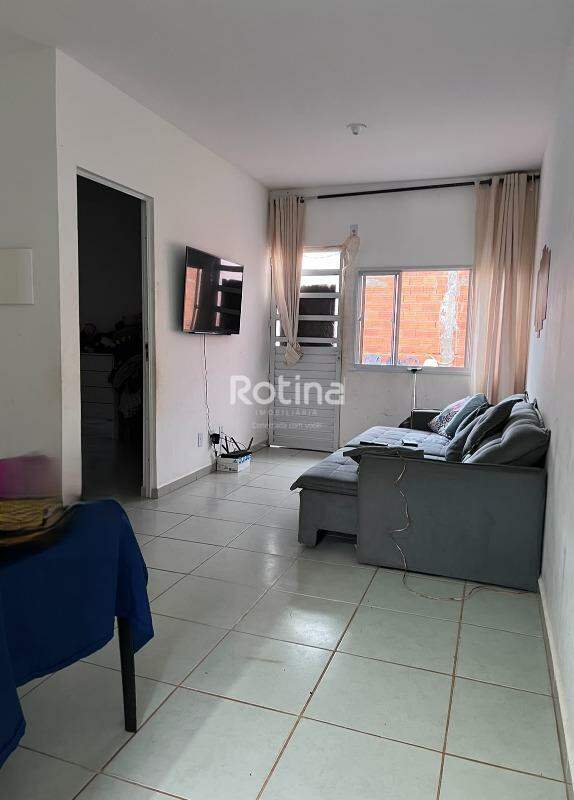 Casa para alugar, 2 quartos em Uberlândia no bairro Mansour III no valor de R$ 1.100,00 - Rotina Imobiliária: 