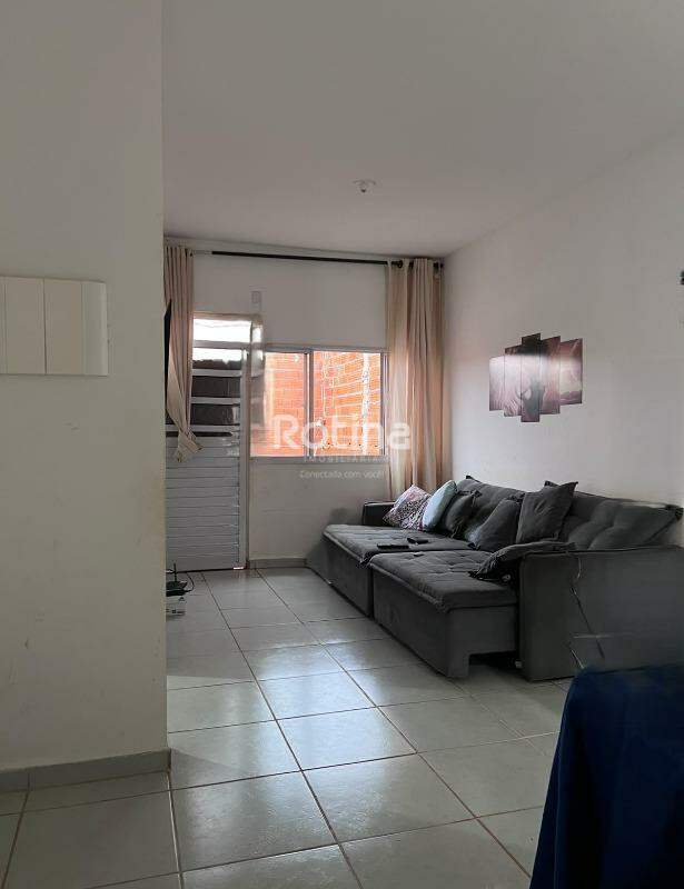 Casa para alugar, 2 quartos em Uberlândia no bairro Mansour III no valor de R$ 1.100,00 - Rotina Imobiliária: 