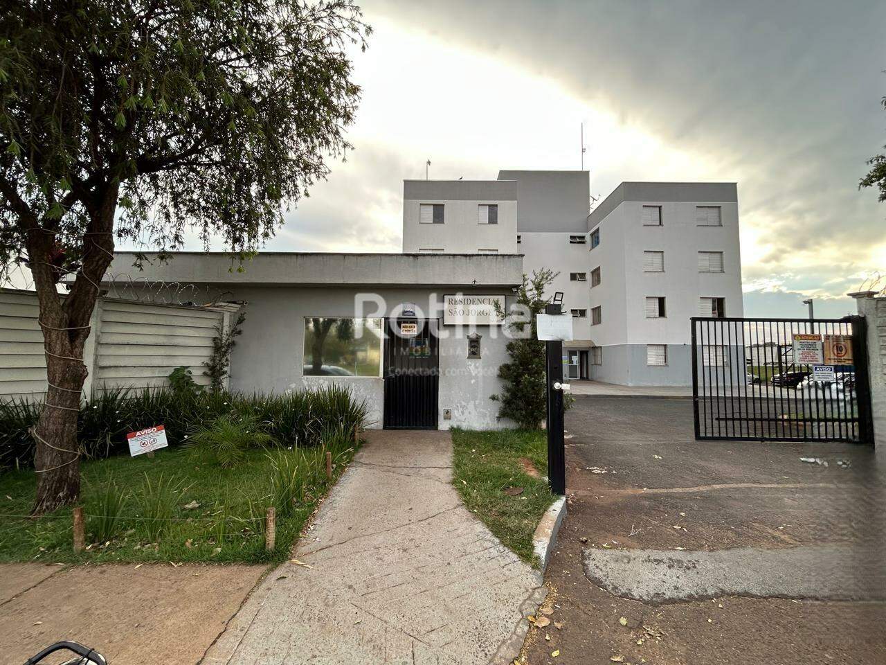 Apartamento para alugar, 2 quartos em Uberlândia no bairro Laranjeiras no valor de R$ 2.600,00 - Rotina Imobiliária: 