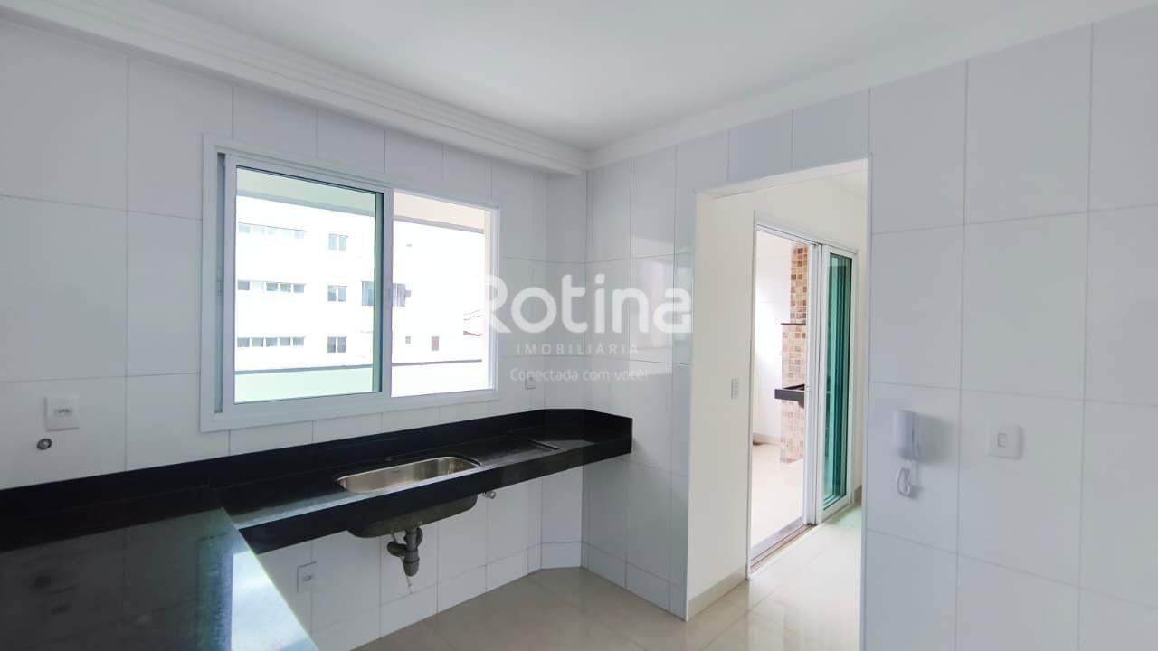 Apartamento à venda, 3 quartos em Uberlândia no bairro Santa Mônica no valor de R$ 590.000,00 - Rotina Imobiliária: Cozinha
