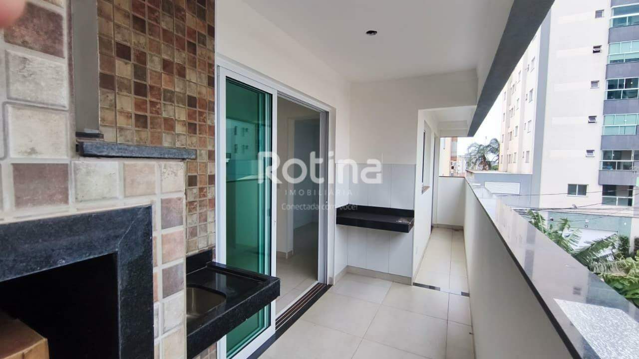Apartamento à venda, 3 quartos em Uberlândia no bairro Santa Mônica no valor de R$ 590.000,00 - Rotina Imobiliária: Vista da sacada área gourmet 