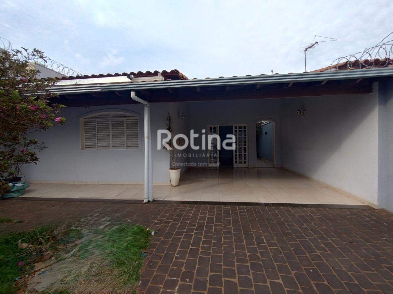 Casa para alugar, 4 quartos em Uberlândia no bairro Nossa Senhora das Graças no valor de R$ 3.300,00 - Rotina Imobiliária: 