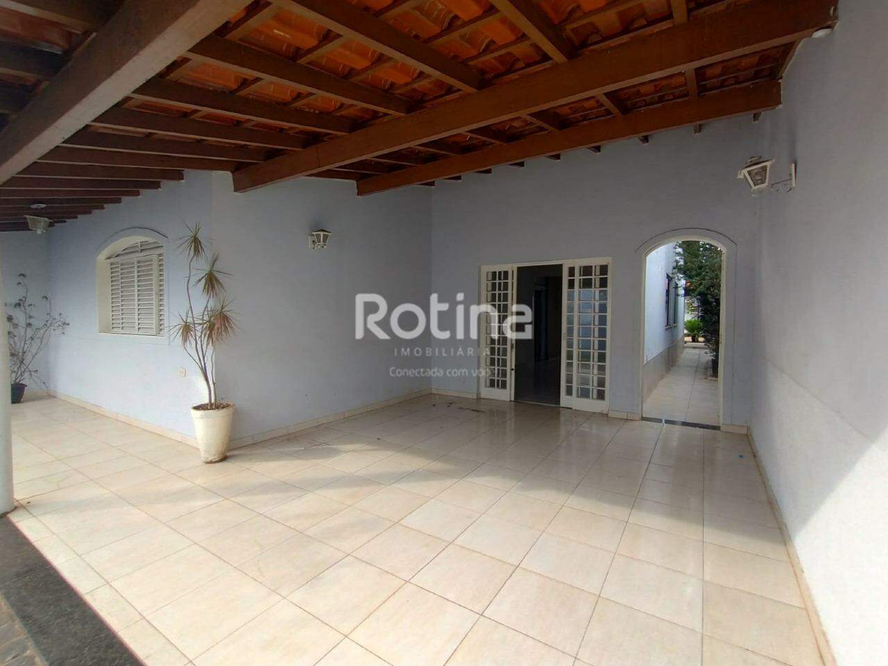 Casa para alugar, 4 quartos em Uberlândia no bairro Nossa Senhora das Graças no valor de R$ 3.300,00 - Rotina Imobiliária: 