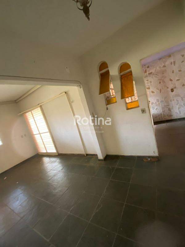 Casa Condomínio Fechado à venda, 3 quartos em Uberlândia no bairro Jardim Holanda no valor de R$ 380.000,00 - Rotina Imobiliária: 