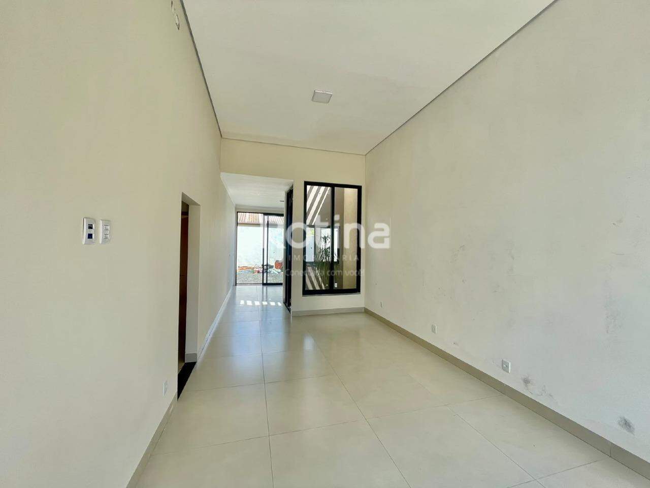 Casa à venda, 3 quartos em Uberlândia no bairro Jardim Califórnia no valor de R$ 810.000,00 - Rotina Imobiliária: 