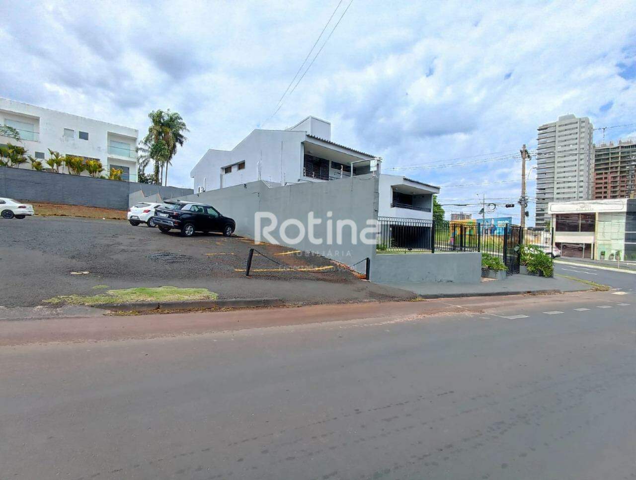 Terreno à venda, em Uberlândia no bairro Vigilato Pereira no valor de R$ 850.000,00 - Rotina Imobiliária: 