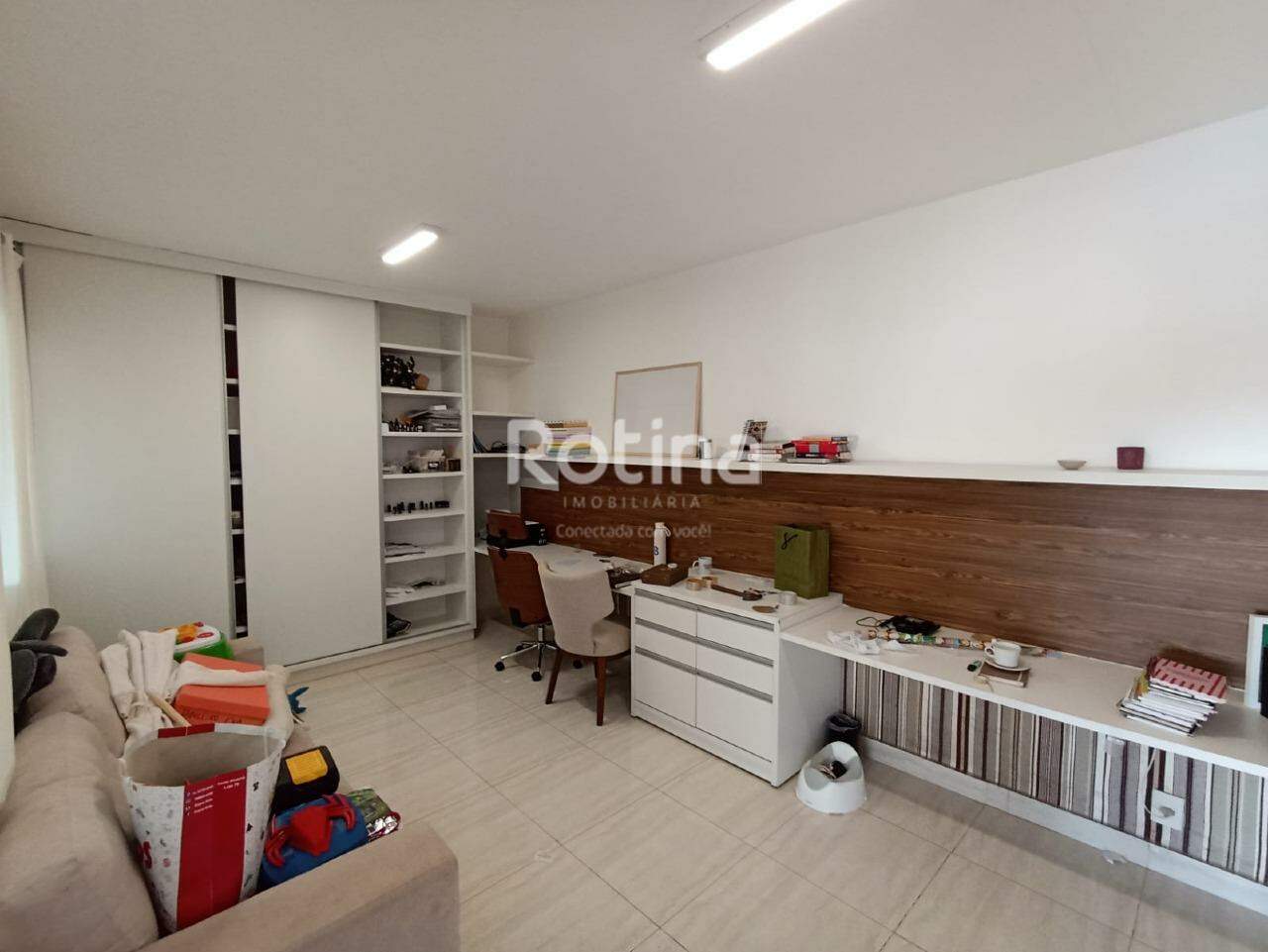 Casa à venda, 4 quartos em Uberlândia no bairro Jardim Inconfidência no valor de R$ 1.450.000,00 - Rotina Imobiliária: 