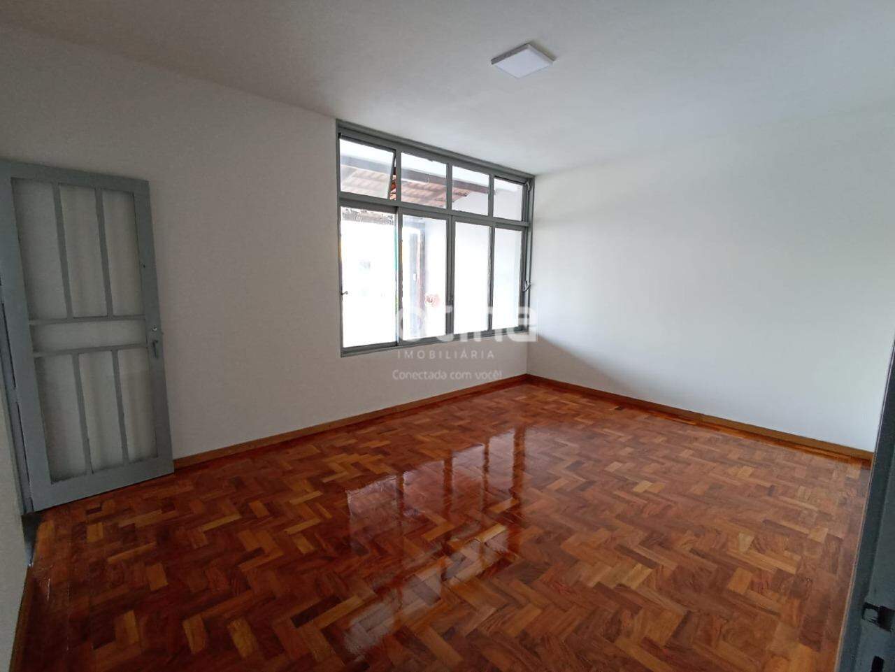 Casa à venda, 3 quartos em Uberlândia no bairro Brasil no valor de R$ 790.000,00 - Rotina Imobiliária: 