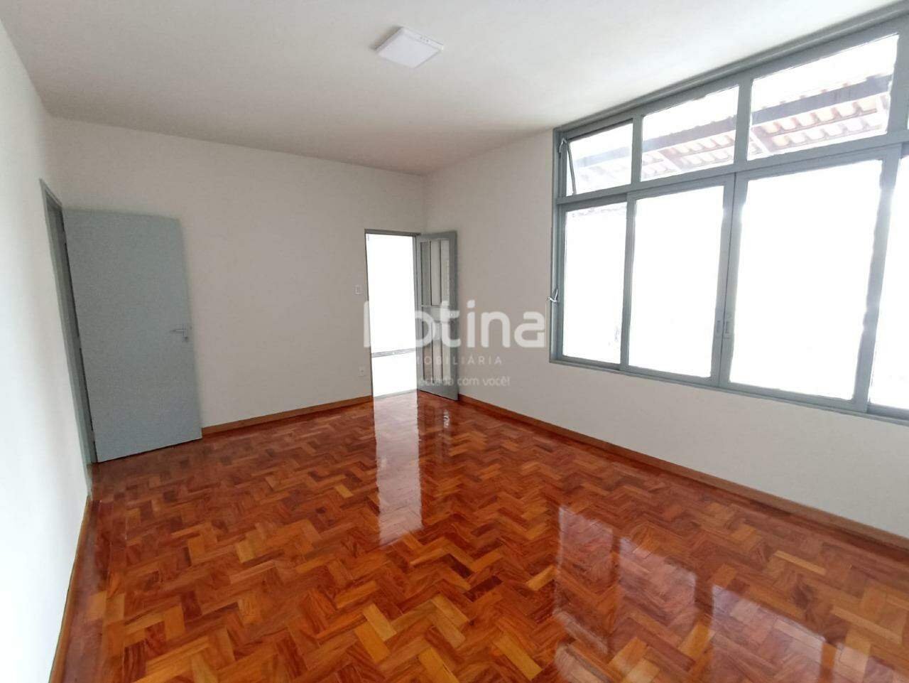Casa à venda, 3 quartos em Uberlândia no bairro Brasil no valor de R$ 790.000,00 - Rotina Imobiliária: 