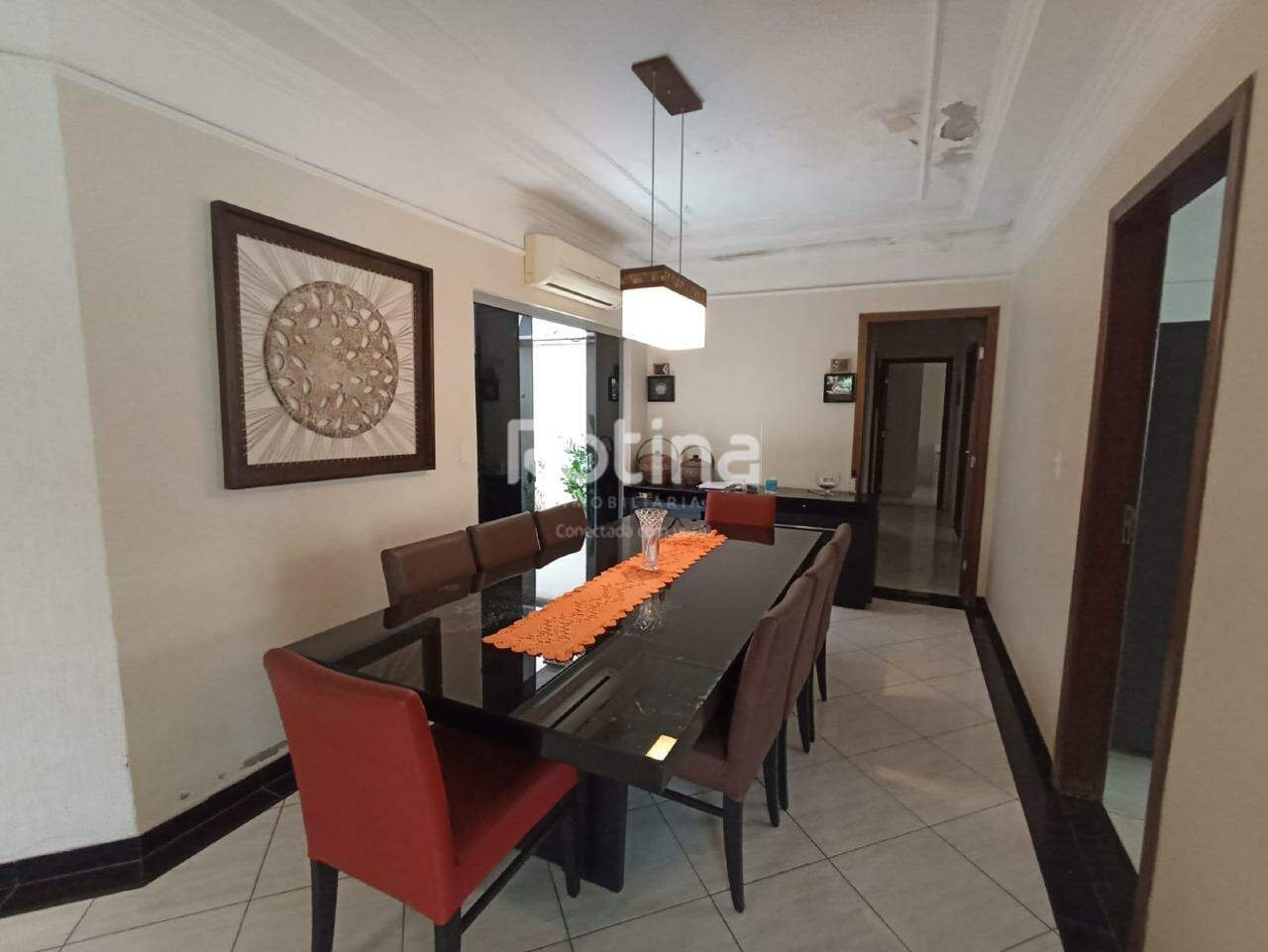 Casa Condomínio Fechado à venda, 3 quartos em Uberlândia no bairro Jardim Holanda no valor de R$ 700.000,00 - Rotina Imobiliária: 