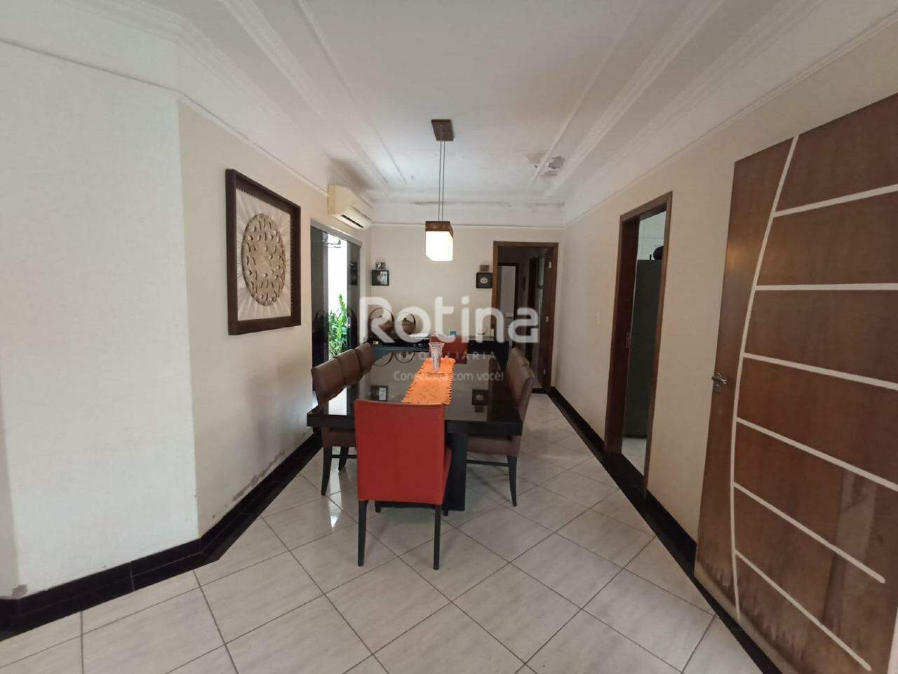 Casa Condomínio Fechado à venda, 3 quartos em Uberlândia no bairro Jardim Holanda no valor de R$ 700.000,00 - Rotina Imobiliária: 