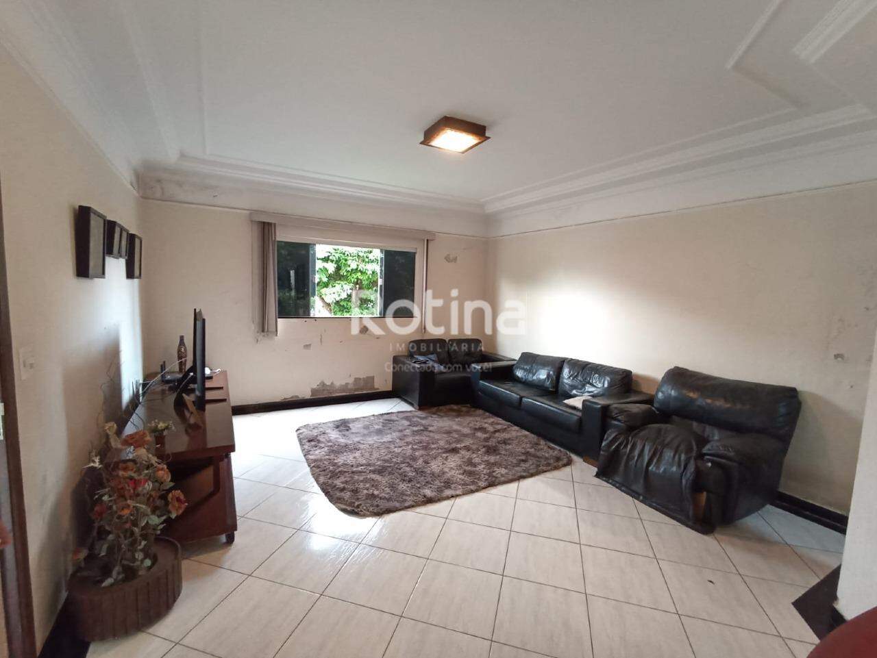 Casa Condomínio Fechado à venda, 3 quartos em Uberlândia no bairro Jardim Holanda no valor de R$ 700.000,00 - Rotina Imobiliária: 