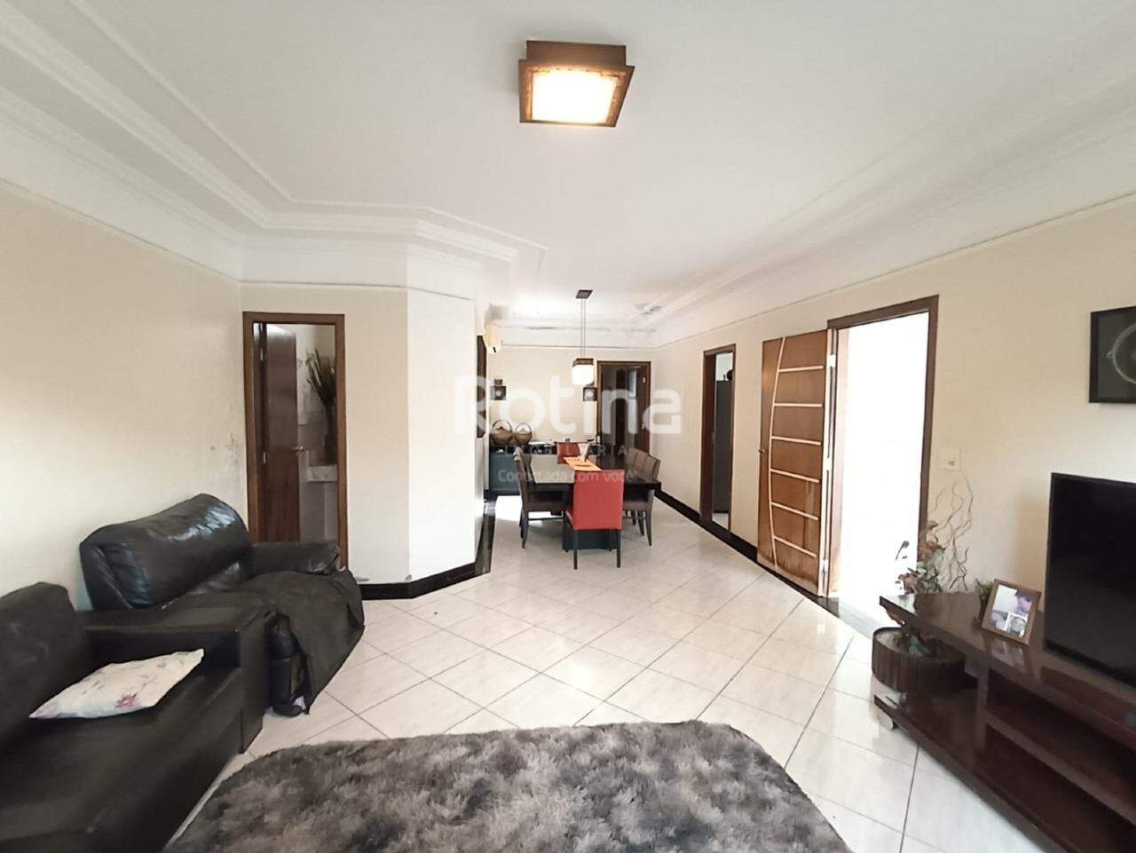 Casa Condomínio Fechado à venda, 3 quartos em Uberlândia no bairro Jardim Holanda no valor de R$ 700.000,00 - Rotina Imobiliária: 