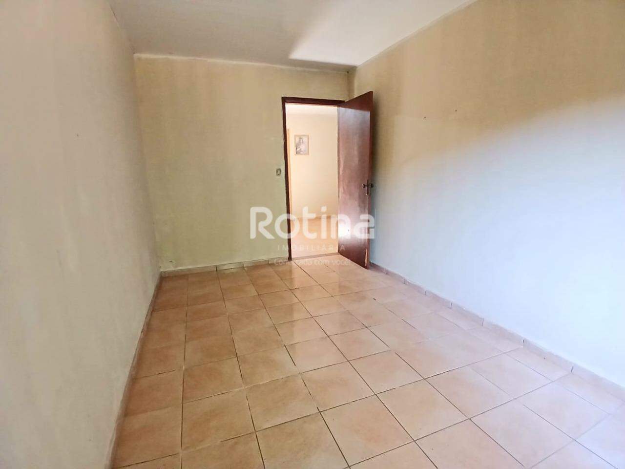 Casa à venda, 3 quartos em Uberlândia no bairro Laranjeiras no valor de R$ 300.000,00 - Rotina Imobiliária: 